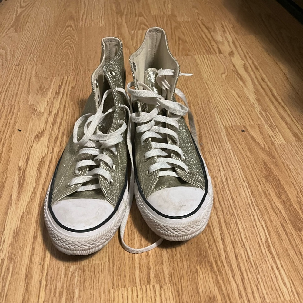 Glittery golden high top converse!